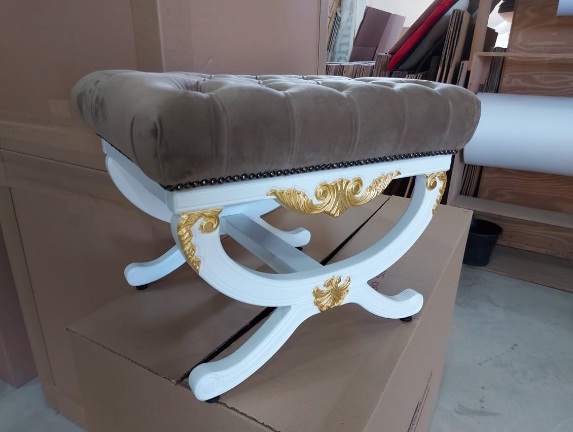 Puff Londres Branco Ac folha ouro