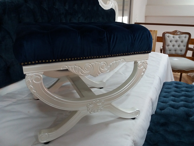 Puff Londres Branco Perolisado Brilho Veludo azul