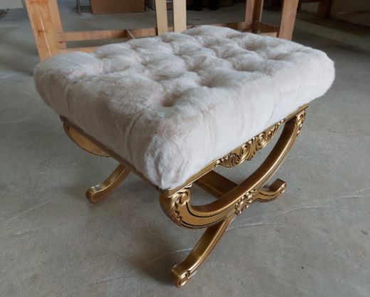 Puff Londres Ouro velho tec fornecido
